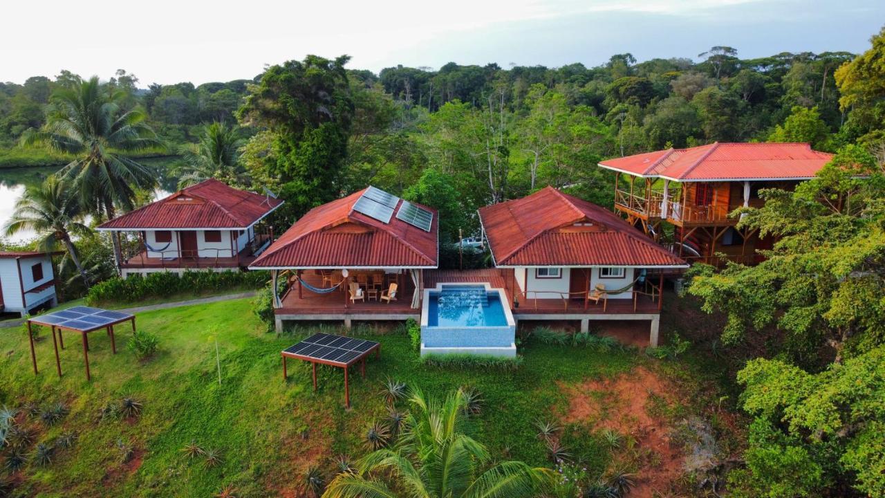 ボカス・タウン Casa Marlin Bed & Breakfast エクステリア 写真