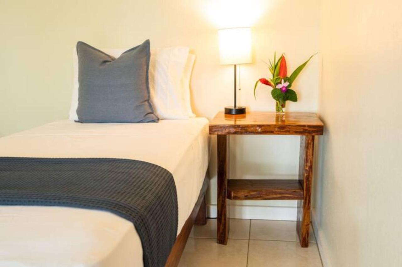 ボカス・タウン Casa Marlin Bed & Breakfast エクステリア 写真