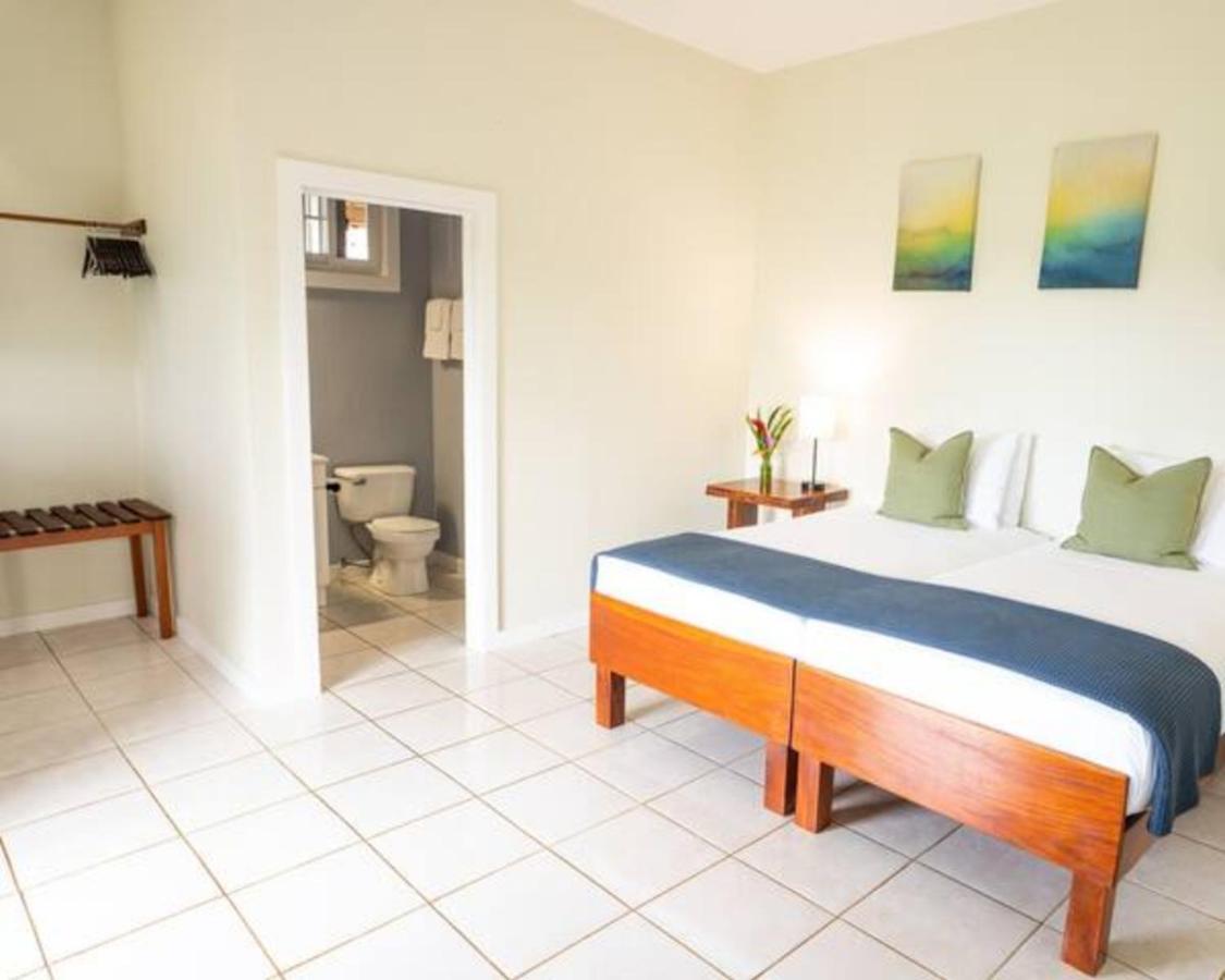 ボカス・タウン Casa Marlin Bed & Breakfast エクステリア 写真