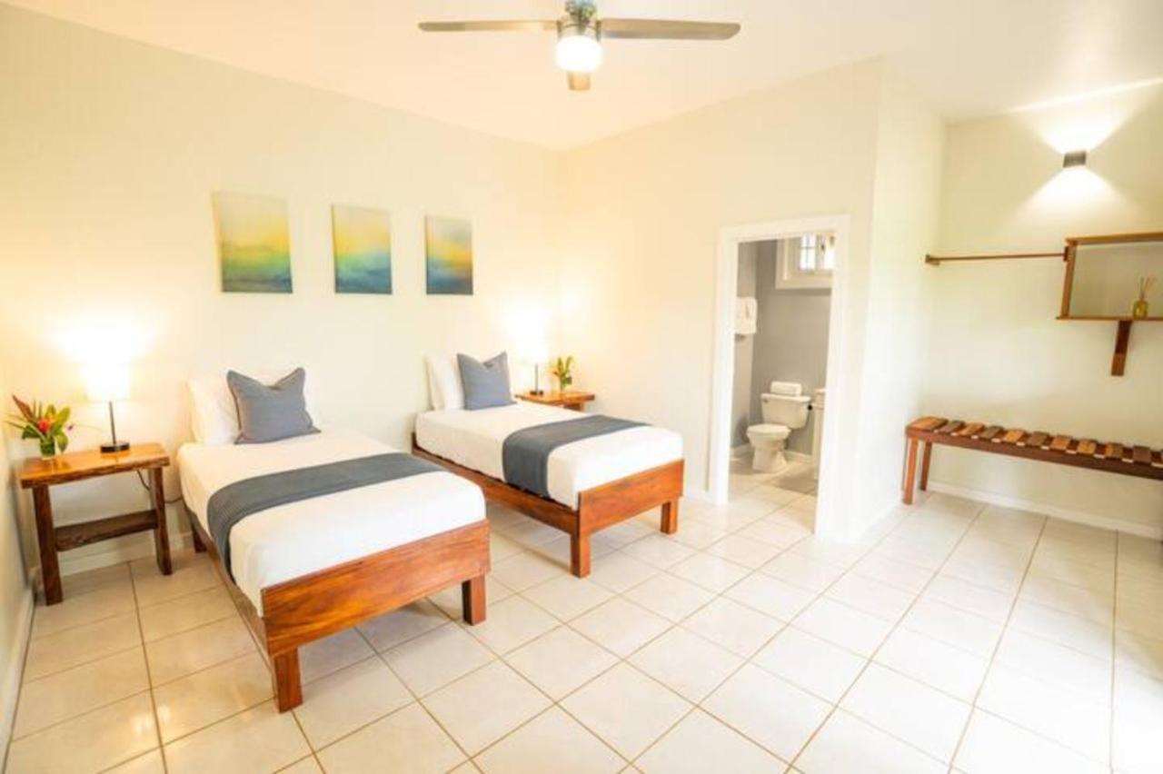 ボカス・タウン Casa Marlin Bed & Breakfast エクステリア 写真