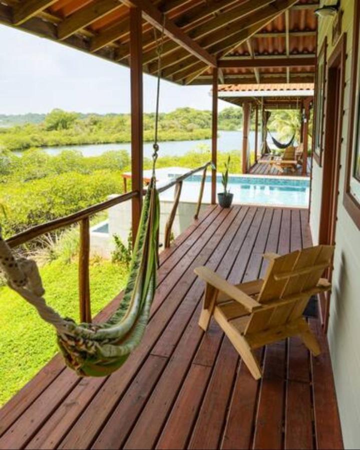 ボカス・タウン Casa Marlin Bed & Breakfast エクステリア 写真