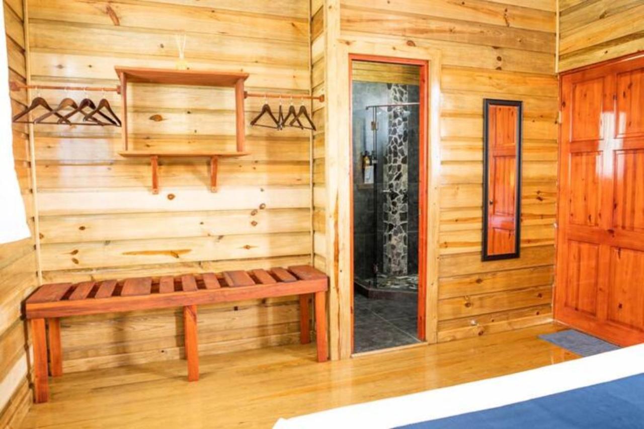 ボカス・タウン Casa Marlin Bed & Breakfast エクステリア 写真
